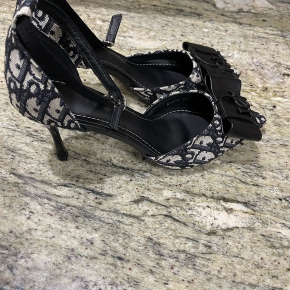 Heels - Picture 2 of 7